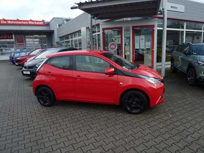 Toyota Aygo 5-Türer x-play touch