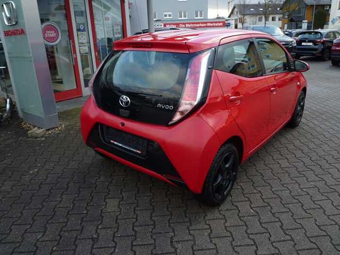 Toyota Aygo 5-Türer x-play touch