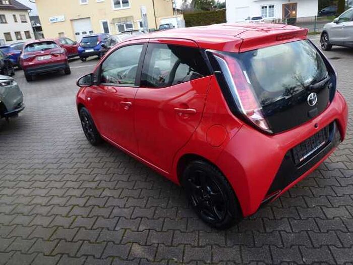 Toyota Aygo 5-Türer x-play touch