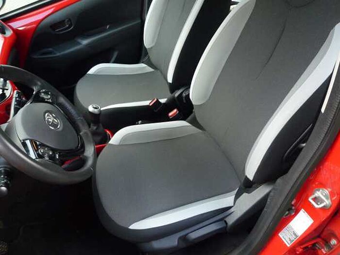 Toyota Aygo 5-Türer x-play touch