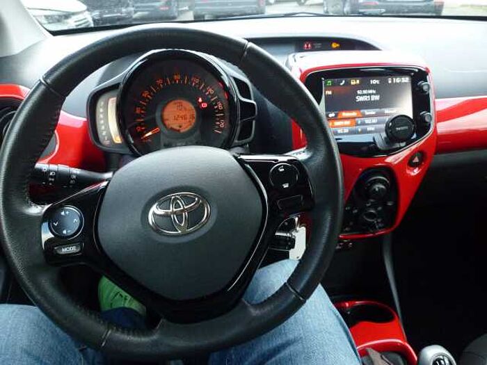 Toyota Aygo 5-Türer x-play touch